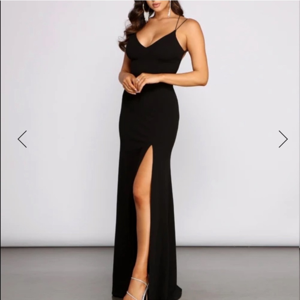 Beautiful Windsor Chloe Lace Up Black Dress